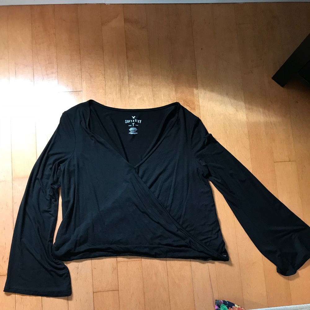 American Eagle black cross over top